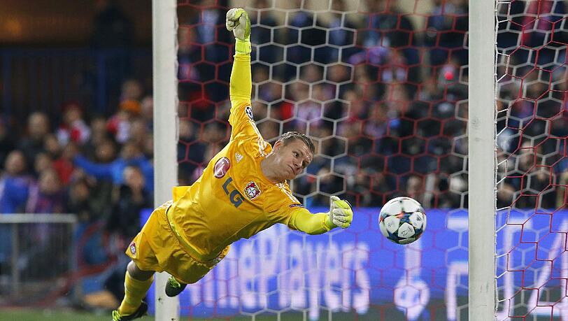 Bernd Leno gehörte am Dienstagabend zu den besten Leverkusenern - das Ausscheiden seiner Elf konnte er im Elfmeterschißen trotz einem gehaltenen Ball jedoch nicht verhindern. Bernd Leno gehörte am Dienstagabend zu den besten Leverkusenern - das Ausscheiden seiner Elf konnte er im Elfmeterschißen trotz einem gehaltenen Ball jedoch nicht verhindern.