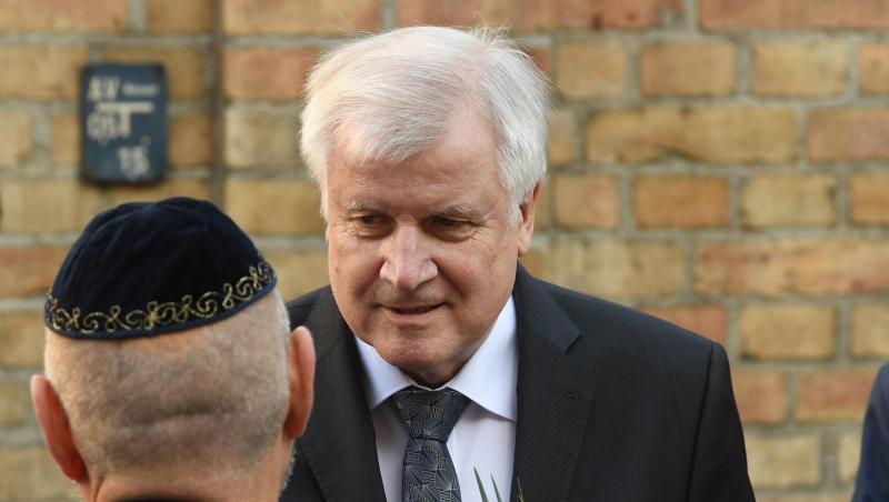 Innenminister Seehofer trifft sich mit Vertretern der jüdischen Gemeinde in Halle. Innenminister Seehofer trifft sich mit Vertretern der jüdischen Gemeinde in Halle.