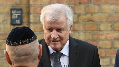 Innenminister Seehofer trifft sich mit Vertretern der jüdischen Gemeinde in Halle.