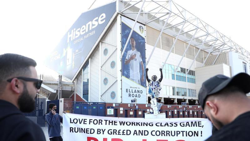Fans protestierten vor dem Spiel von Leeds United gegen den FC Liverpool gegen die geplante Super League.