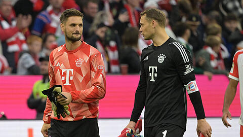 Manuel Neuer (r.) und Sven Ulreich haben ihre Verträge beim FC Bayern verlängert.