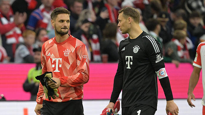 Manuel Neuer (r.) und Sven Ulreich haben ihre Verträge beim FC Bayern verlängert.