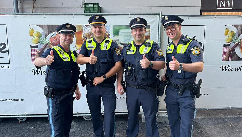 Die Münchner Polizei freut sich über die Begegnung mit Arnold Schwarzenegger. Die Münchner Polizei freut sich über die Begegnung mit Arnold Schwarzenegger.