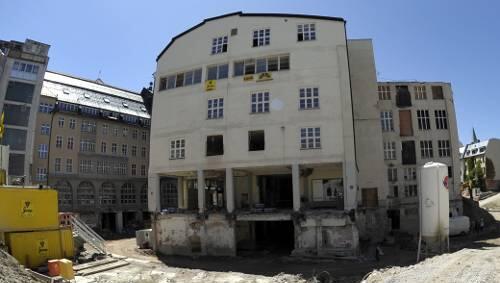 Der Schadstoff auf dem Gelände muss weggebaggert werden. Der Schadstoff auf dem Gelände muss weggebaggert werden.