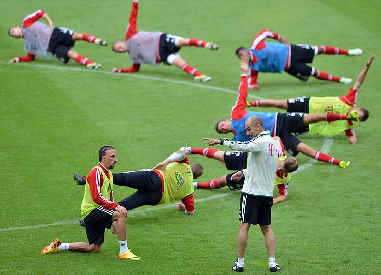 Das erste Training unter Pep! Wir zeigen die besten Bilder vom Trainingsauftakt der Bayern!