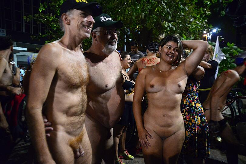 Was ein Spaß: Nacktradeln in Sao Paulo.