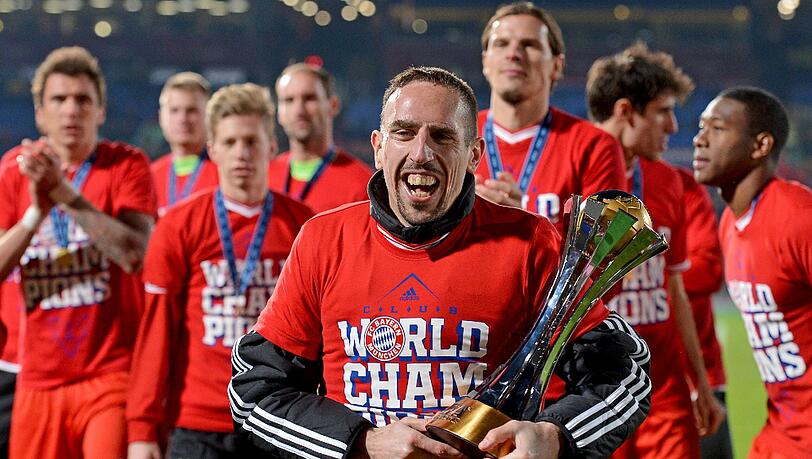 Am Montag wird der Weltfußballer des Jahres 2013 in Zürich gekürt: Bayern-Ass Franck Ribéry besitzt als Europas Fußballer des
Jahres gute Chancen. Am Montag wird der Weltfußballer des Jahres 2013 in Zürich gekürt: Bayern-Ass Franck Ribéry besitzt als Europas Fußballer des
Jahres gute Chancen.
