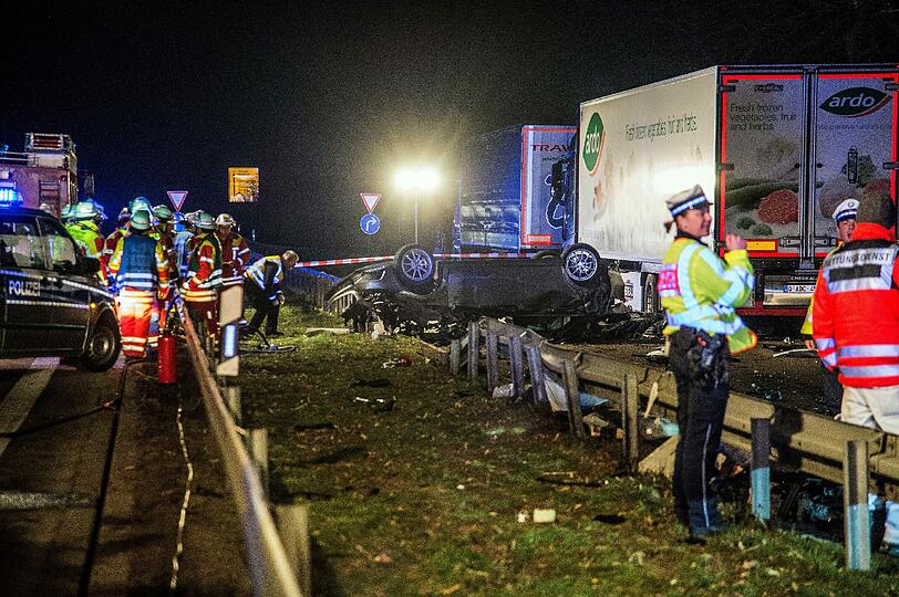 Die Unfallstelle auf der B27 bei Filderstadt (Baden-Württemberg) in Richtung Reutlingen.