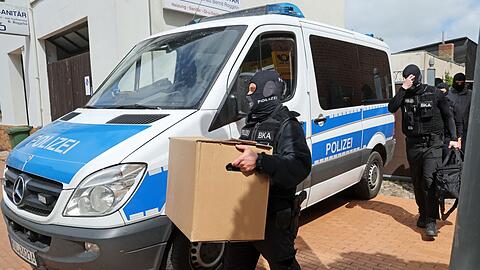 Die Polizei durchsuchte im Mai Geb&auml;ude in mehreren Bundesl&auml;ndern. (Archivbild)