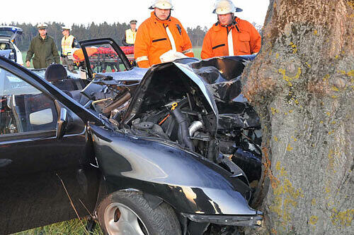 Schwerer Unfall: Der Fahrer wurde stark verletzt in eine Klinik gebracht