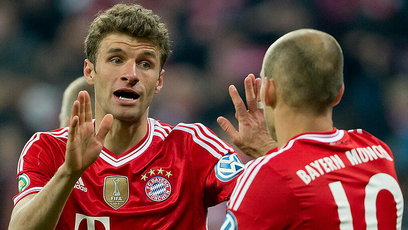 Der FC Bayern gewinnt souverän gegen den 1. FC Kaiserslautren und erreicht das Finale im DFB-Pokal. Der FC Bayern gewinnt souverän gegen den 1. FC Kaiserslautren und erreicht das Finale im DFB-Pokal.