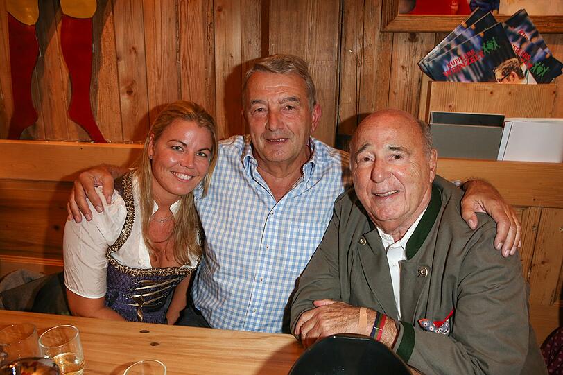 Marion Popp und Wolfgang Niersbach und Roland Kuffler (V.l.).