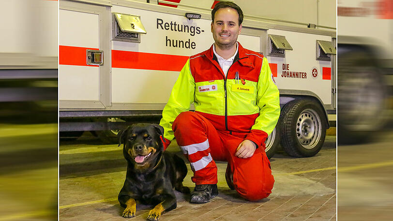 Andreas Zahradnik aus Trudering und Rottweiler-Dame Leila sind das neueste Rettungshundeteam der Johanniter in München.