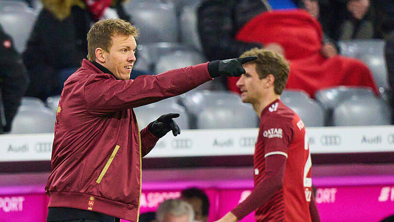 Julian Nagelsmann erklärt die offensiven Vorteile einer Dreierkette.