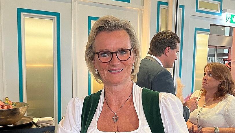 Angela Inselkammer, die Präsidentin vom Bayerische Hotel- und Gaststättenverband Dehoga. Sie sagt: "Unsere Küchenchefs brauchen einen Einkauf, der schnell funktioniert." Angela Inselkammer, die Präsidentin vom Bayerische Hotel- und Gaststättenverband Dehoga. Sie sagt: "Unsere Küchenchefs brauchen einen Einkauf, der schnell funktioniert."