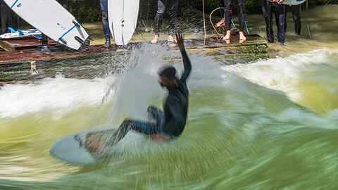 Fr&uuml;her standen die Surfer Schlange f&uuml;r einen Ritt auf der ber&uuml;hmten Welle. (Archivfoto)