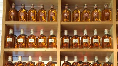 In seiner Unterwäsche hat ein Ladendieb seine Beute versteckt. Darunter zwölf Flaschen Whiskey. (Symbolbild) In seiner Unterwäsche hat ein Ladendieb seine Beute versteckt. Darunter zwölf Flaschen Whiskey. (Symbolbild)
