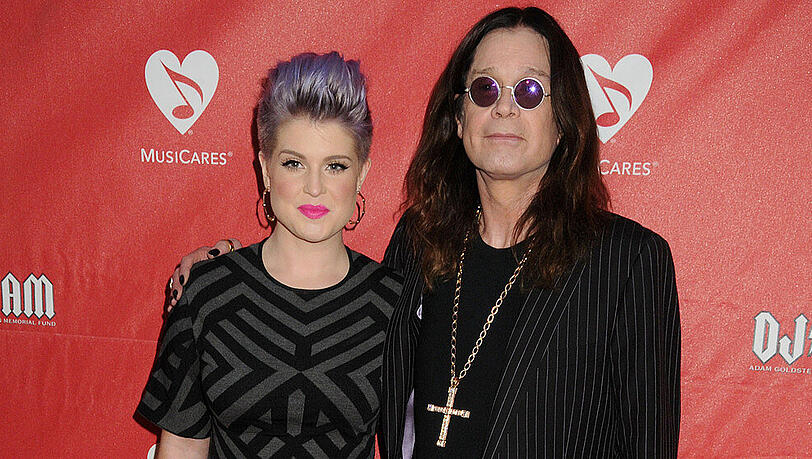 Kelly Osbourne mit ihrem Vater Ozzy auf dem roten Teppich Kelly Osbourne mit ihrem Vater Ozzy auf dem roten Teppich