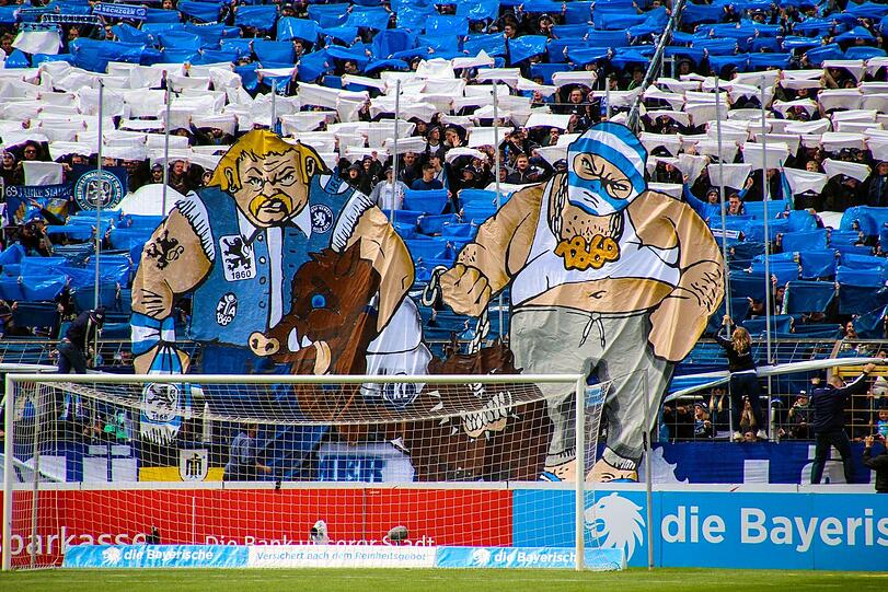 Wilde Typen: eine Choreographie im Grünwalder Stadion.
