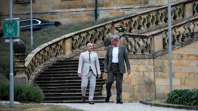 Bayerns Ministerpräsident Markus Söder (rechts) und CSU-Landesgruppenchef Alexander Hoffmann wollen Verschärfungen bei der Fahndung nach Islamisten. Bayerns Ministerpräsident Markus Söder (rechts) und CSU-Landesgruppenchef Alexander Hoffmann wollen Verschärfungen bei der Fahndung nach Islamisten.