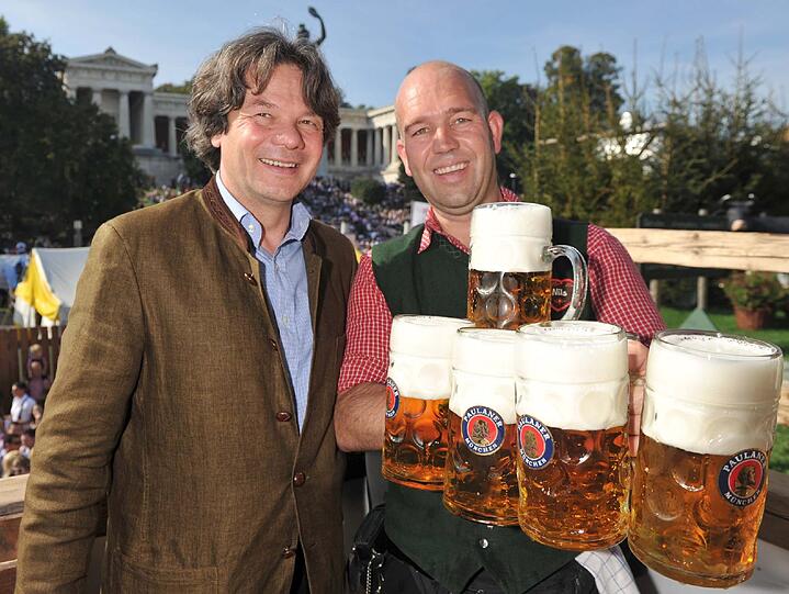 Michael Käfer: Der Papa von Zwillingen ist Wiesn-Wirt in einem waschechten Bauernhaus.