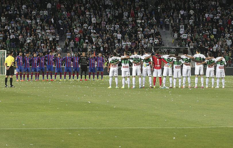 Vor dem Anpfiff des Freitagsspiel zwischen FC Elche und UD Levante wird in Spanien eine Schweigeminute für den verstorbenen Trainer eingelegt.