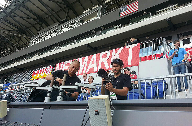 Der FC Bayern München beim ersten Training in der Red-Bull-Arena. Viele Fans und Journalisten haben den Rekordmeister dabei beobachet.