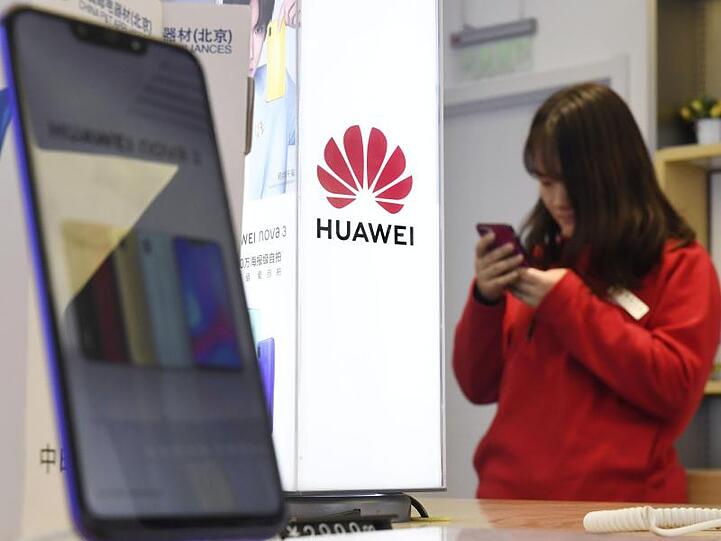 Die Smartphone-Verkäufe von Huawei in Europa sind trotz der Unsicherheit rund um die US-Sanktionen stabil geblieben.