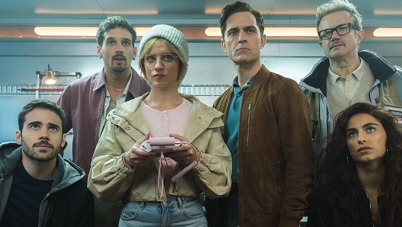 Meisterdieb Berlin schart seine Crew für den nächsten Diebeszug um sich. Meisterdieb Berlin schart seine Crew für den nächsten Diebeszug um sich.