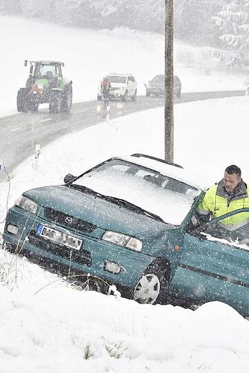 Winterliche Straßenverhältnisse führten zu vielen Unfällen.