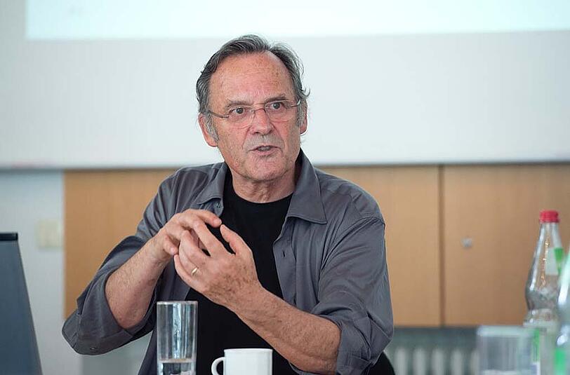 Der Psychologe Willi Butollo hilft den Lehrern. Der Wiener ist Experte für Traumatherapie.