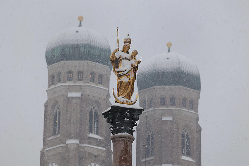 Überzuckert: Maria und welsche Hauben im Schnee.