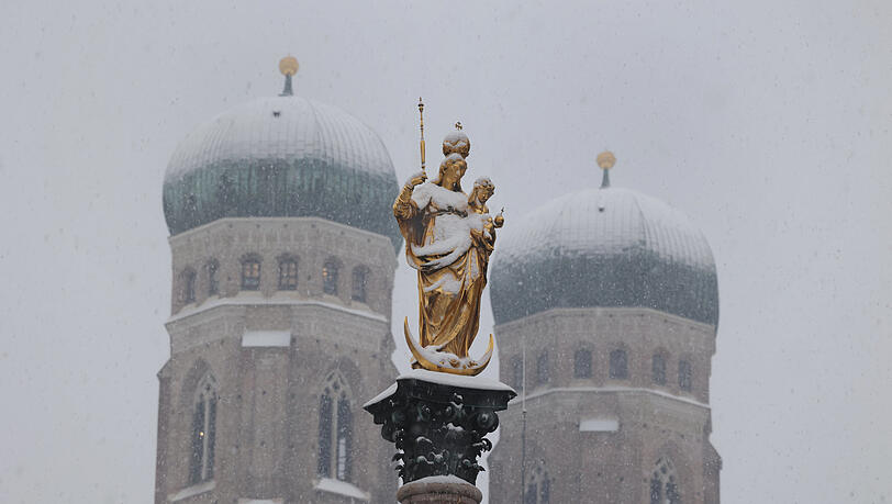 Überzuckert: Maria und welsche Hauben im Schnee. Überzuckert: Maria und welsche Hauben im Schnee.