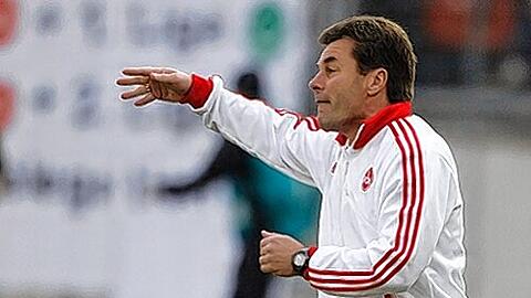 Was eine Nadel im Oberschenkel alles bewirkt: Per Nilsson meldet sich fit für das Spiel in Bremen. Ein Grund mehr für Trainer Dieter Hecking, selbstbewusst aufzutreten.