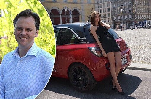 Katrin Biller, Schöne Münchnerin 2012, möchte am liebsten damit durchbrennen: Der diesjährige Hauptgewinn ist ein Opel Adam von Häusler. Jens Huwald (l.) von Bayern Tourismus freut sich auf die Top 10.