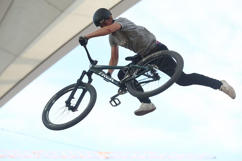 Models und Mountainbiker am Flughafen: Die Bilder vom "Schöne Münchnerin"-Wildcard-Event beim "Bike & Style"-Festival zum Durchklicken.