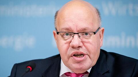 "Unsere Unternehmen brauchen mehr Luft zum Atmen, damit sie die entscheidenden Investitionen in die Zukunftstechnologien tätigen können. Dazu gehören Steuerentlastungen und Bürokratieabbau", sagt Peter Altmaier.