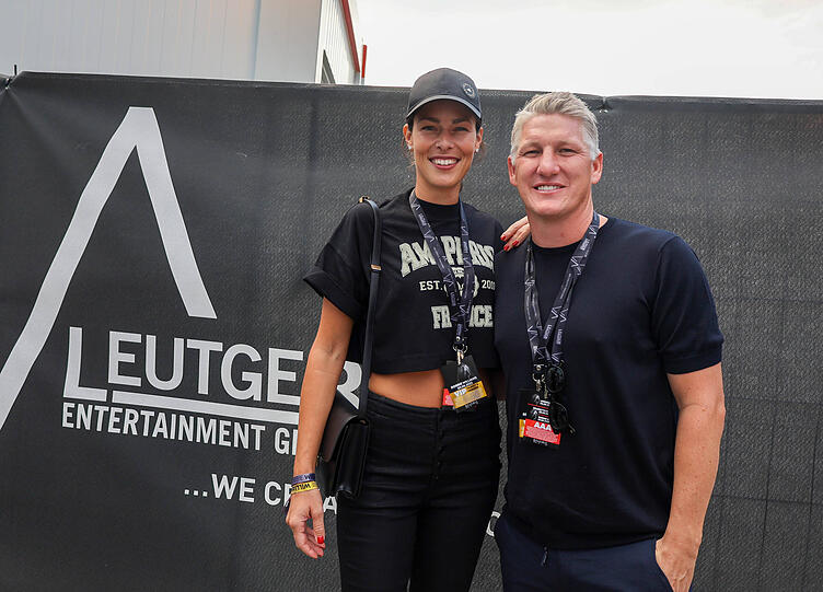 Durften in den Backstage-Bereich: Ana Ivanovic und Bastian Schweinsteiger