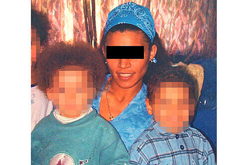 Denise R., hier mit ihren Zwillingen, soll ihre Nachbarin und Freundin aus der Kindheit, Jessica Pankey, erstochen haben &ndash; davon sind die Polizei und die Staatsanwaltschaft überzeugt.