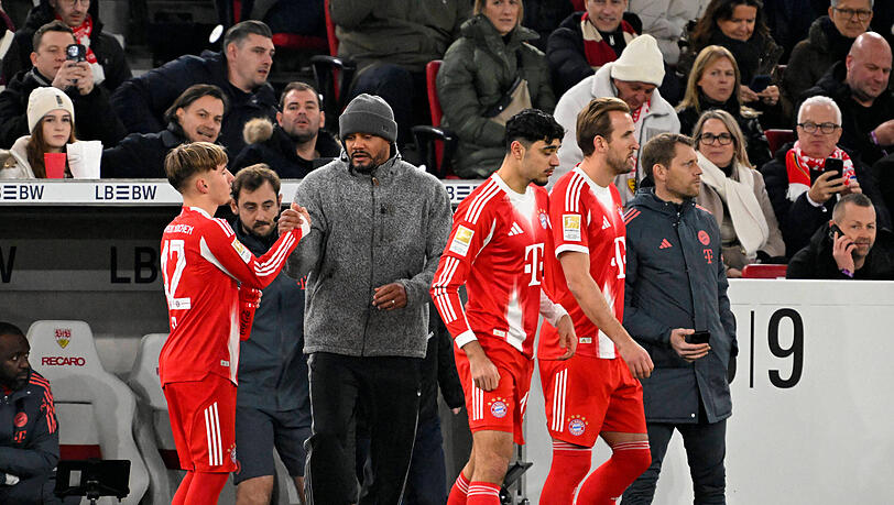 Kompany bringt frische Kräfte: Pavlovic, Karl und Kane betreten das Spielfeld und sorgen für den entscheidenden Schub gegen Stuttgart. Kompany bringt frische Kräfte: Pavlovic, Karl und Kane betreten das Spielfeld und sorgen für den entscheidenden Schub gegen Stuttgart.