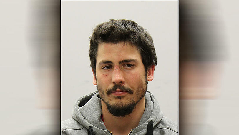 Die Polizei fahndet derzeit nach dem 24-jährigen Tatverdächtigen Johannes Gratzl. Die Polizei fahndet derzeit nach dem 24-jährigen Tatverdächtigen Johannes Gratzl.