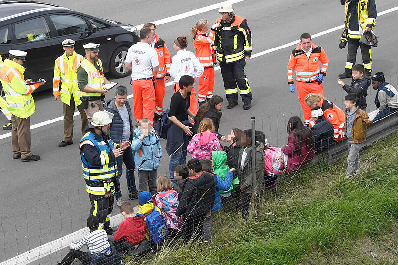 Die Bilder vom Massenunfall auf der A8.