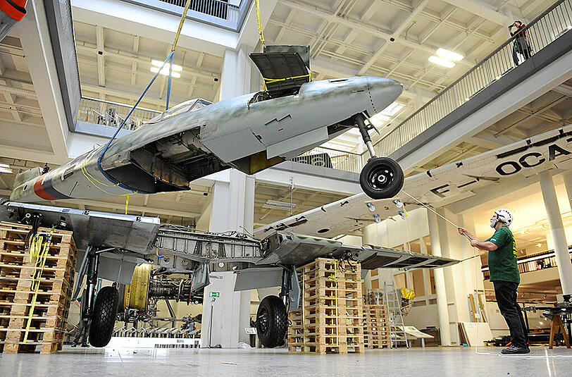 Im Deutschen Museum werden derzeit die Flugzeuge abgebaut. Sie werden während der Sanierung des Museums in der Flugwerft Schleißheim zwischengelagert.