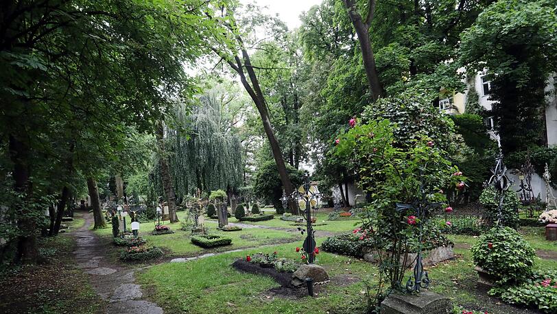 Idyllische Ruhestätte: Der Winthirfriedhof in Neuhausen Idyllische Ruhestätte: Der Winthirfriedhof in Neuhausen