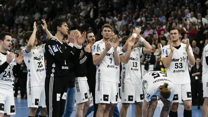 Die Spieler des THW Kiel feiern nach dem knappen 20:18 gegen Flensburg. Die Spieler des THW Kiel feiern nach dem knappen 20:18 gegen Flensburg.