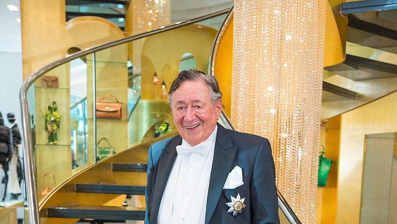 Zumindest der Frack sitzt: Richard "Mörtel" Lugner. Zumindest der Frack sitzt: Richard "Mörtel" Lugner.