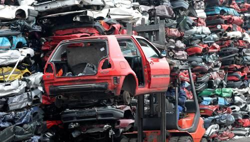 Jetzt aber ran an die Abwrackprämie: Diese Autos haben es hinter sich – und ihre Besitzer sind um jeweils 2500 Euro reicher. Jetzt aber ran an die Abwrackprämie: Diese Autos haben es hinter sich – und ihre Besitzer sind um jeweils 2500 Euro reicher.
