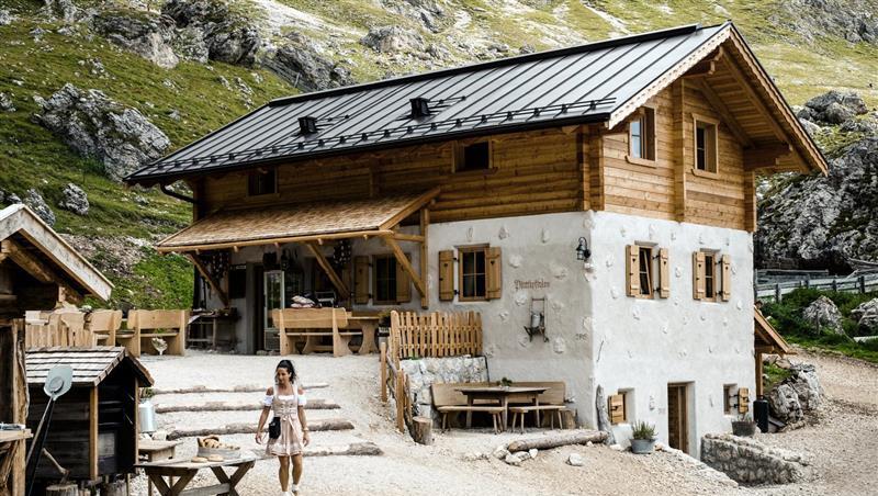 Lust auf eine Wanderung? In etwa zwei Stunden (acht Kilometer) erreicht man die Plattkofelalm. Lust auf eine Wanderung? In etwa zwei Stunden (acht Kilometer) erreicht man die Plattkofelalm.