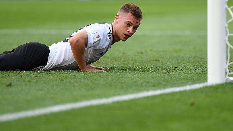 Joshua Kimmich steht seit 2015 beim FC Bayern unter Vertrag. Schon in seiner ersten Saison startete er durch, wurde in den EM-Kader berufen und beim Turnier in Frankreich eine Stütze in den K.o.-Spielen.