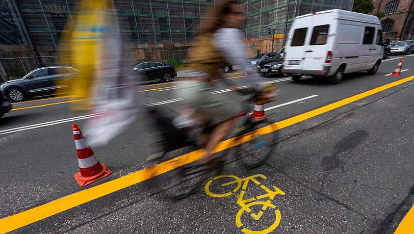 Seit Juni hat München fünf Pop-up-Radwege wie hier an der Elisenstraße. Seit Juni hat München fünf Pop-up-Radwege wie hier an der Elisenstraße.